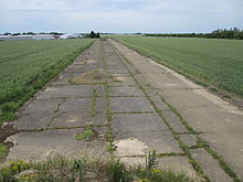 220px-Kimbolton_taxiway_2011
